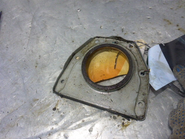 Крышка двигателя