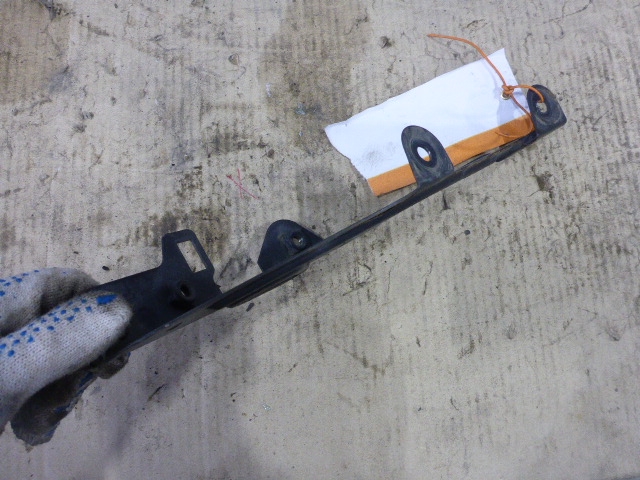 Кронштейн солнцезащитного козырька