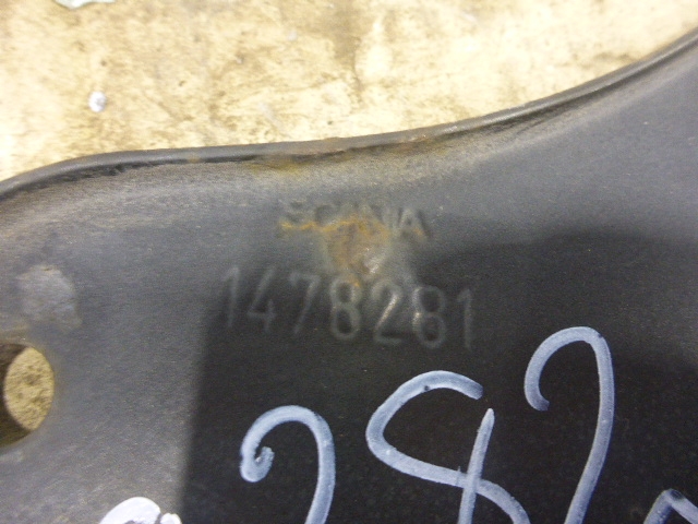 Кронштейн солнцезащитного козырька