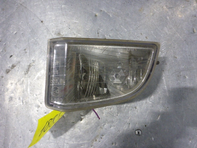 Фара противотуманная левая