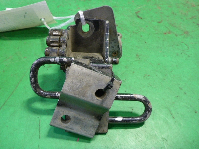 Петля двери задней левой нижняя