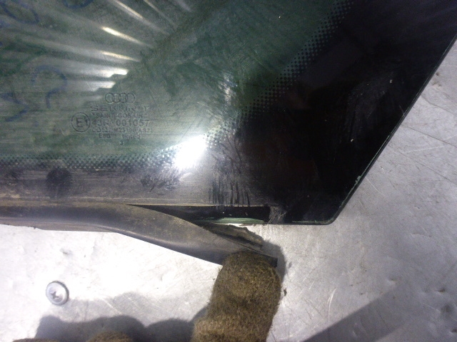 Стекло кузовное глухое правое