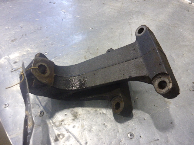 Кронштейн двигателя левый