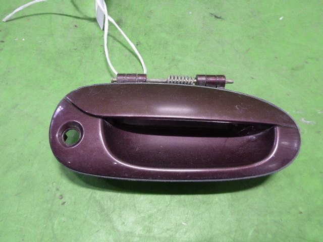 Ручка двери передней наружная правая