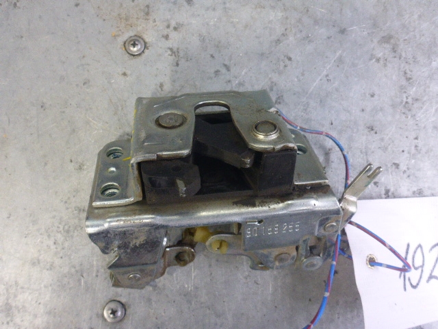 Замок двери задней правой