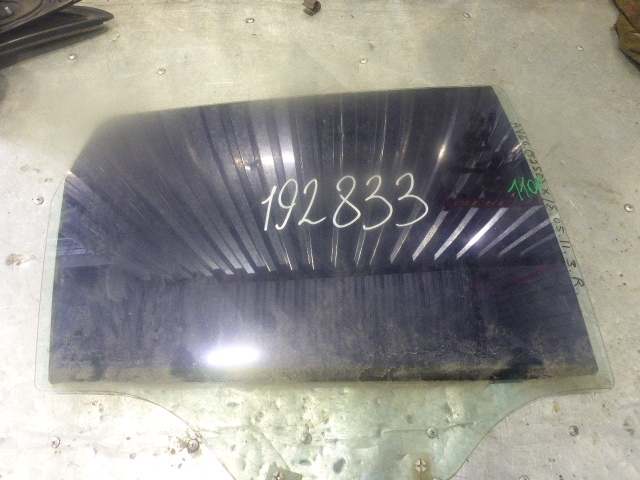 Стекло двери задней правой