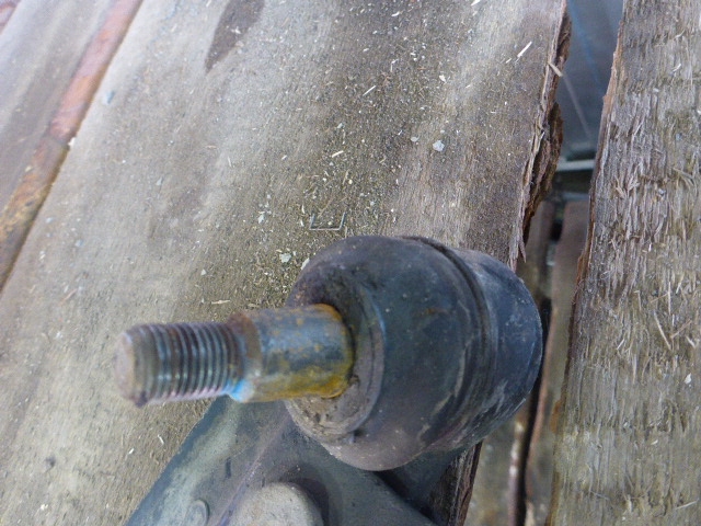 Рычаг передний правый