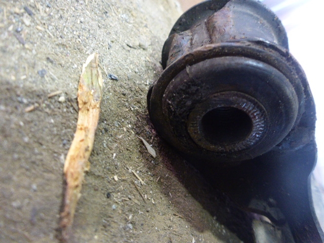 Рычаг передний правый