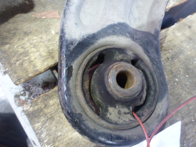 Рычаг передний правый