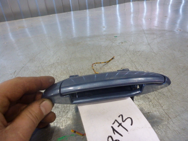 Ручка двери передней наружная правая