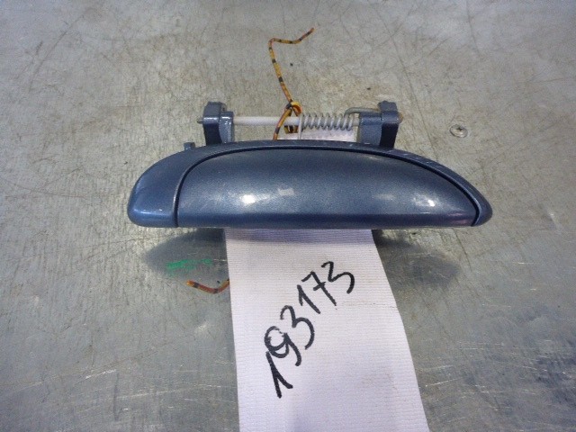 Ручка двери передней наружная правая