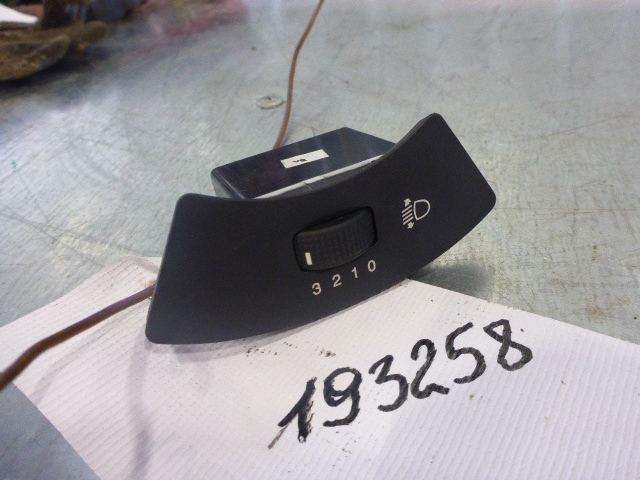 Кнопка корректора фар