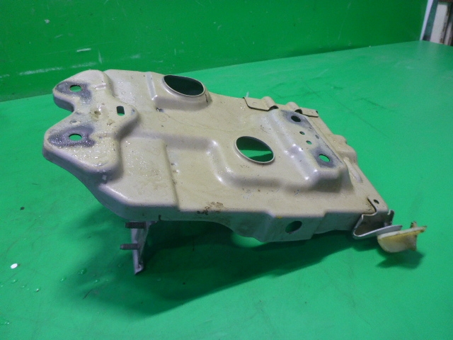 Площадка под аккумулятор (АКБ)