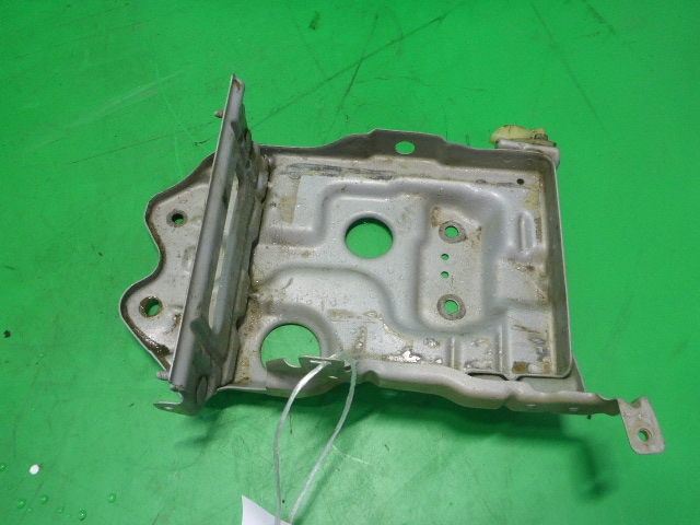 Площадка под аккумулятор (АКБ)