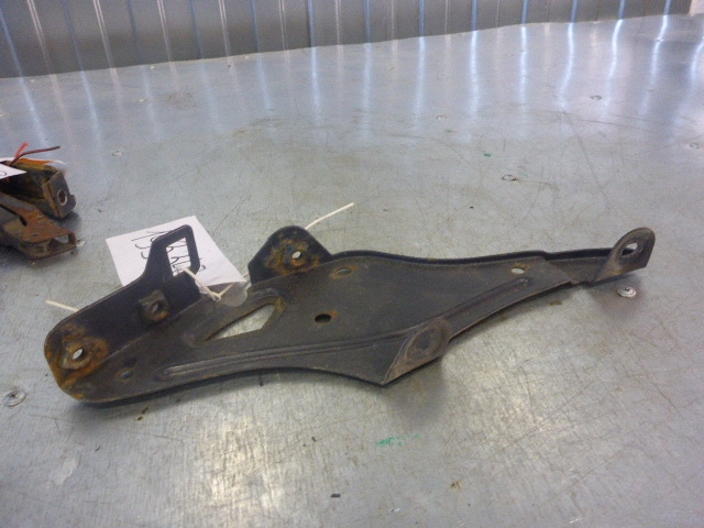 Кронштейн солнцезащитного козырька