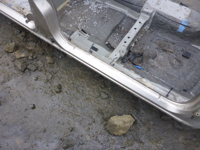 Порог со стойкой правый