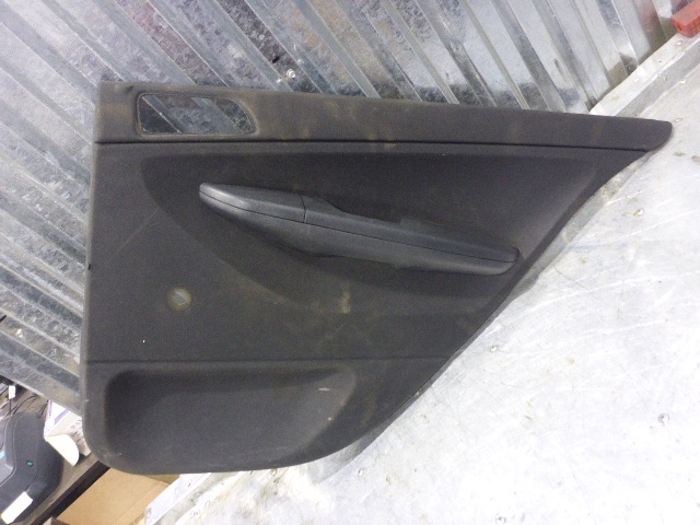 Обшивка двери задней правой