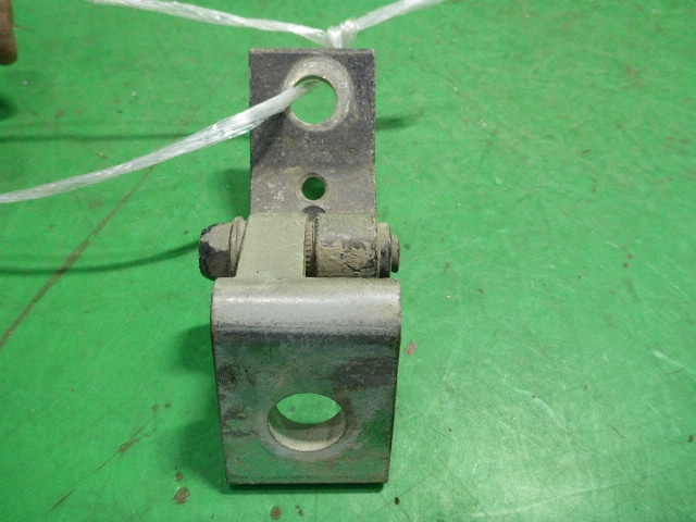 Петля двери передней правой нижняя