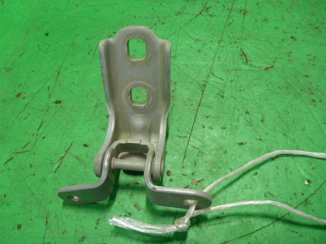 Петля двери передней правой верхняя