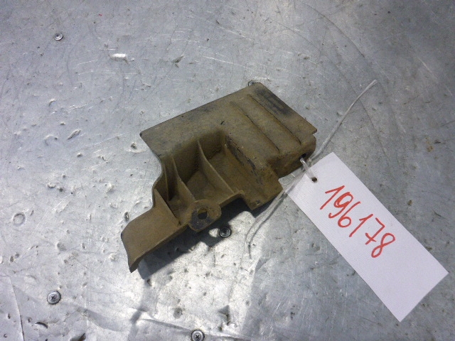 Брызговик задний левый