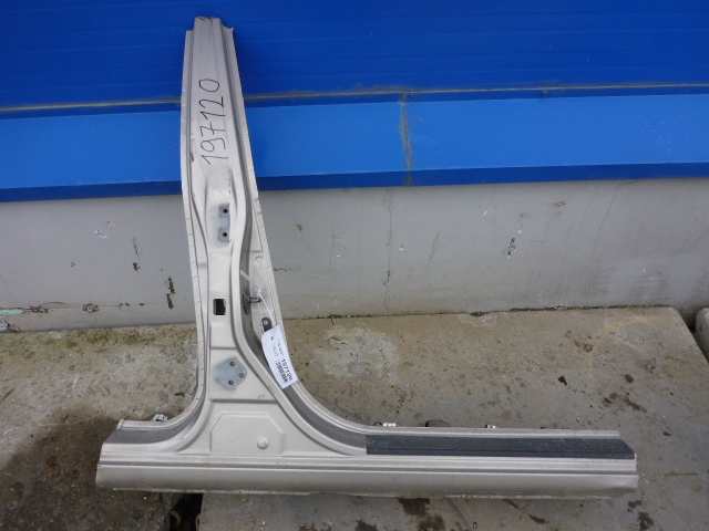 Порог со стойкой правый