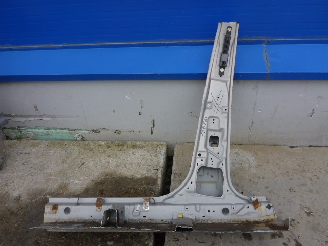 Порог со стойкой правый