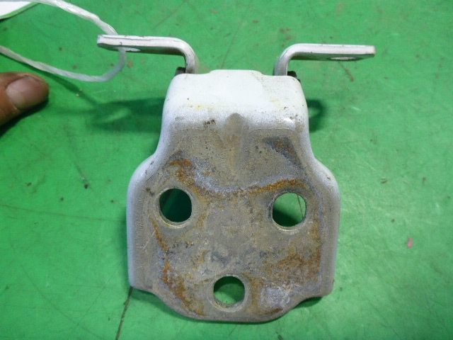 Петля двери передней правой верхняя