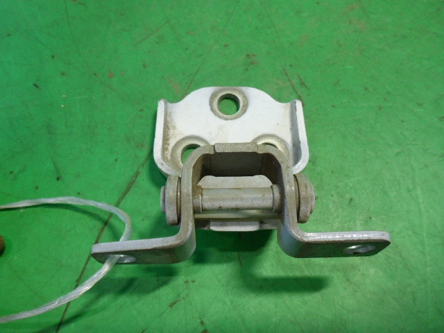 Петля двери передней правой верхняя