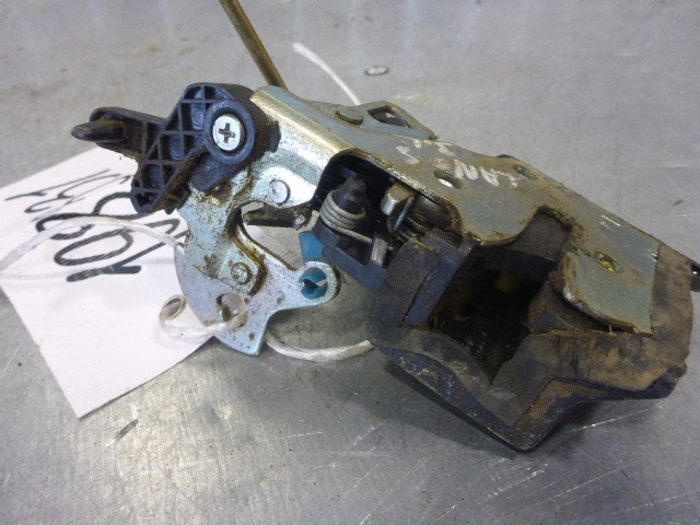 Замок двери задней левой