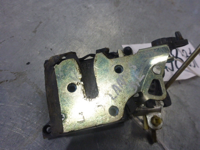 Замок двери задней левой