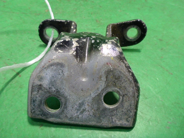 Петля двери задней левой верхняя