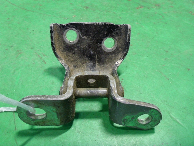 Петля двери задней левой верхняя