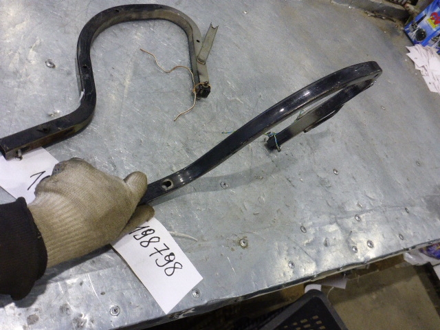 Петля крышки багажника