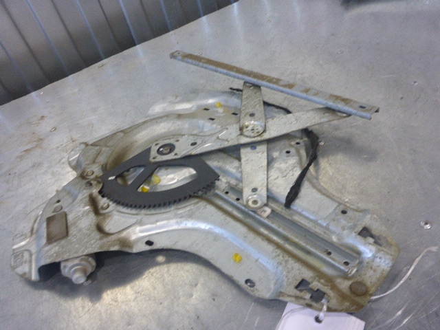 Стеклоподъемник электр. задний левый