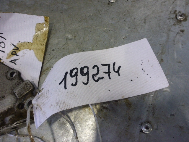 Крышка двигателя передняя