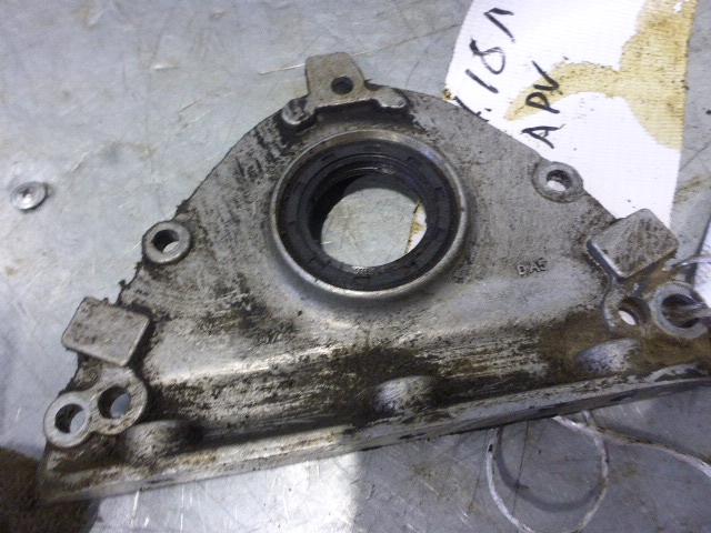 Крышка двигателя передняя