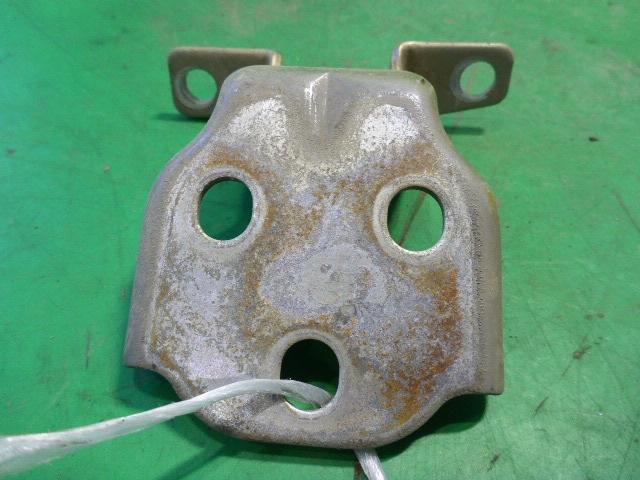 Петля двери передней левой верхняя