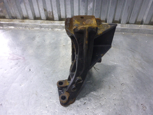 Кронштейн переднего бампера левый