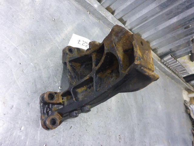 Кронштейн переднего бампера левый