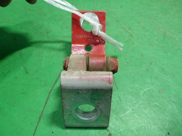 Петля двери передней правой нижняя