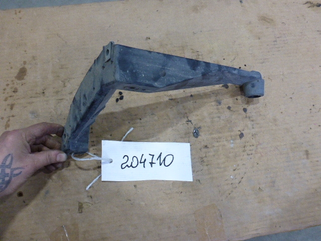 Кронштейн заднего бампера правый