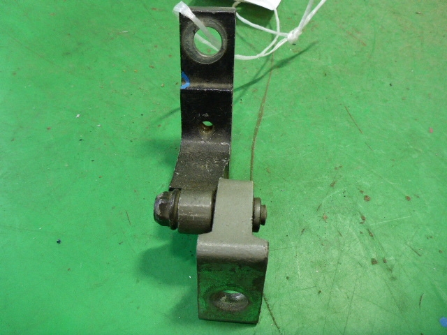 Петля двери передней левой верхняя