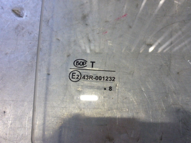 Стекло двери задней правой