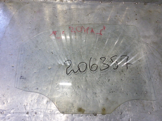 Стекло двери задней правой