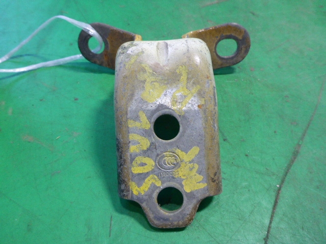 Петля двери передней правой верхняя