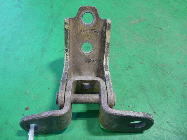 Петля двери передней правой верхняя