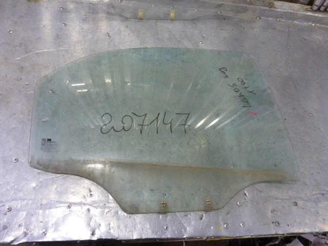 Стекло двери задней правой