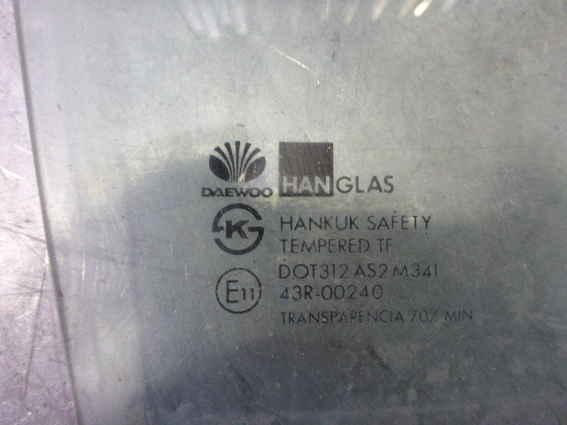 Стекло двери задней правой