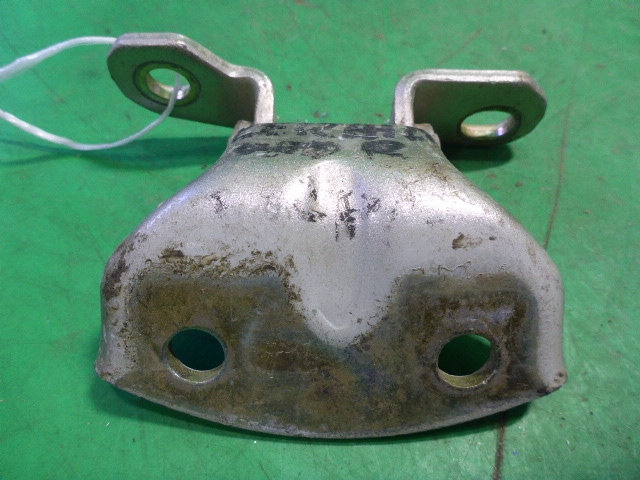 Петля двери передней правой верхняя