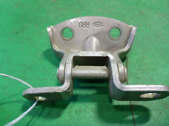 Петля двери передней правой верхняя